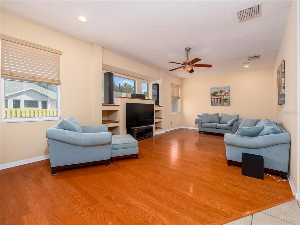 For Sale: $425,000 (4 beds, 2 baths, 2604 Square Feet)