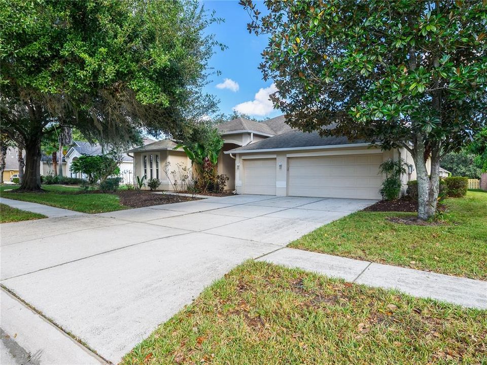 For Sale: $425,000 (4 beds, 2 baths, 2604 Square Feet)