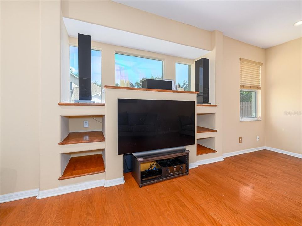 For Sale: $425,000 (4 beds, 2 baths, 2604 Square Feet)