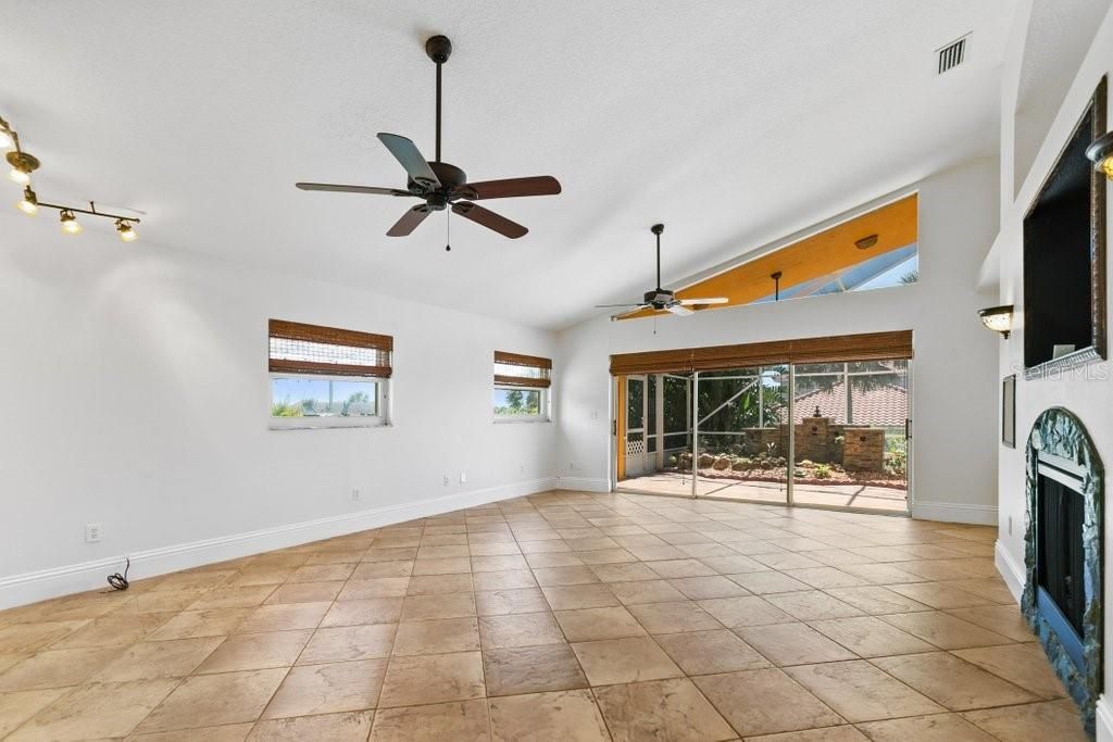 На продажу: $534,900 (3 спален, 2 ванн, 1662 Квадратных фут)