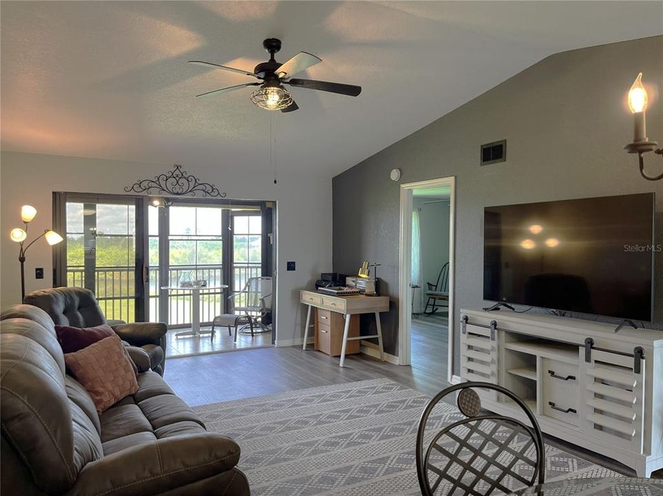 На продажу: $180,000 (2 спален, 2 ванн, 1153 Квадратных фут)