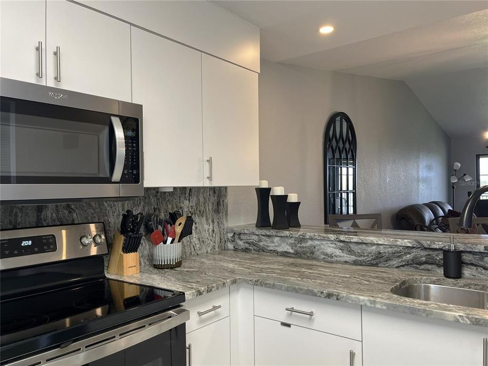 На продажу: $180,000 (2 спален, 2 ванн, 1153 Квадратных фут)