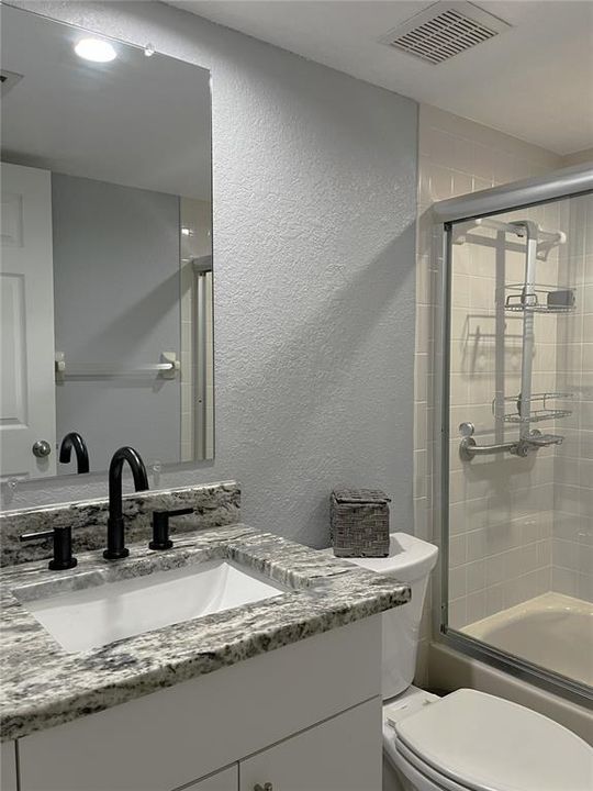 На продажу: $180,000 (2 спален, 2 ванн, 1153 Квадратных фут)