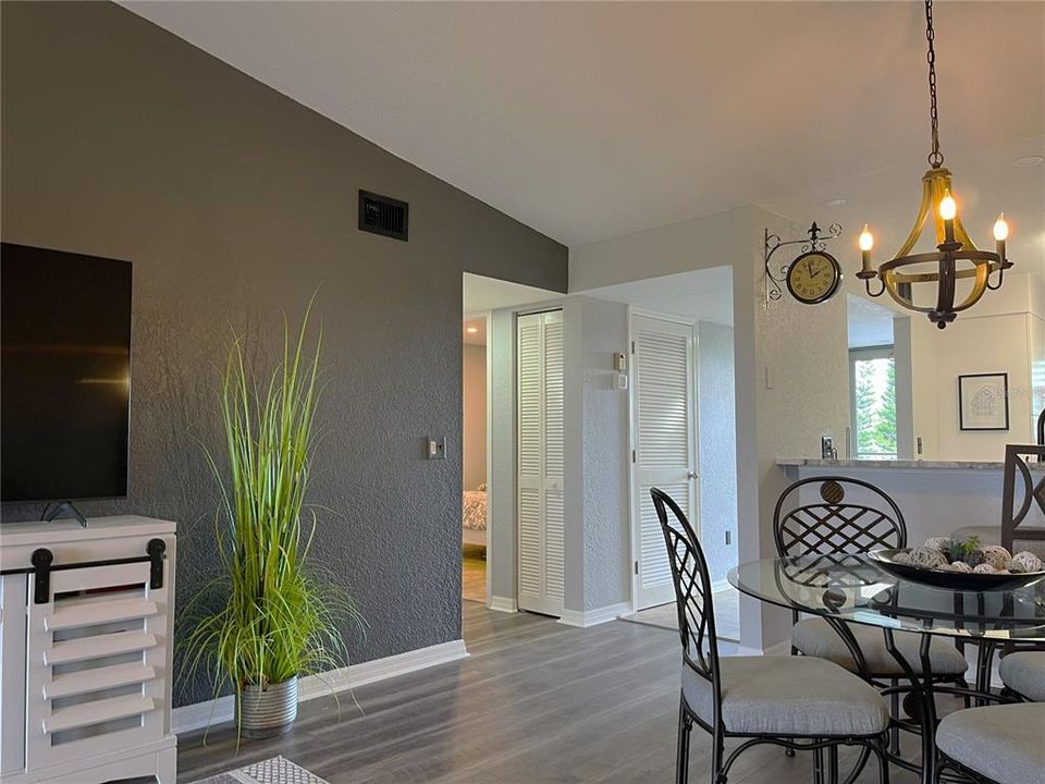 На продажу: $180,000 (2 спален, 2 ванн, 1153 Квадратных фут)