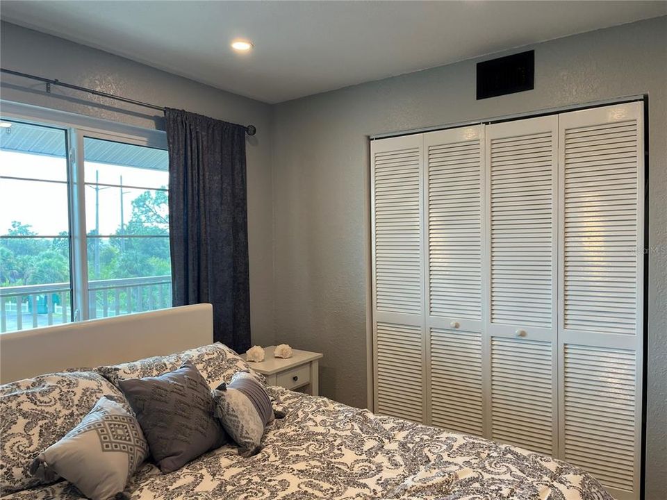 На продажу: $180,000 (2 спален, 2 ванн, 1153 Квадратных фут)