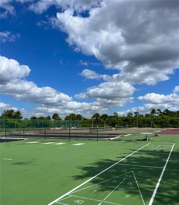 На продажу: $180,000 (2 спален, 2 ванн, 1153 Квадратных фут)