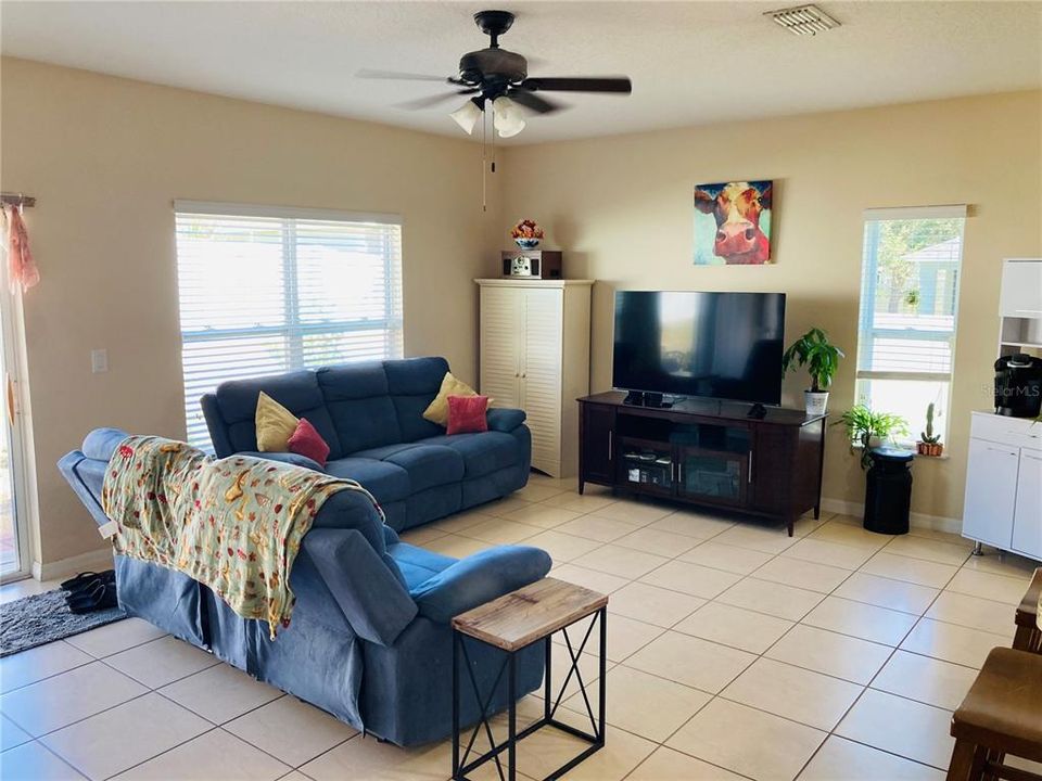 待售: $364,900 (4 贝兹, 2 浴室, 1840 平方英尺)