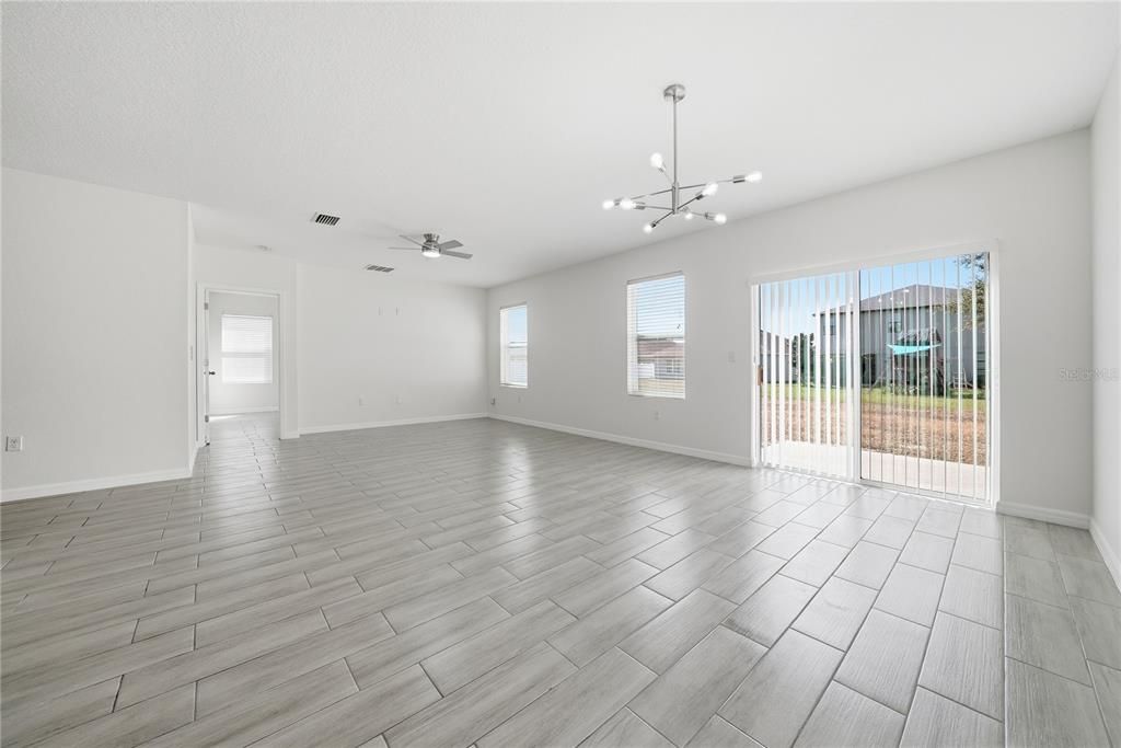 待售: $337,500 (4 贝兹, 2 浴室, 1767 平方英尺)