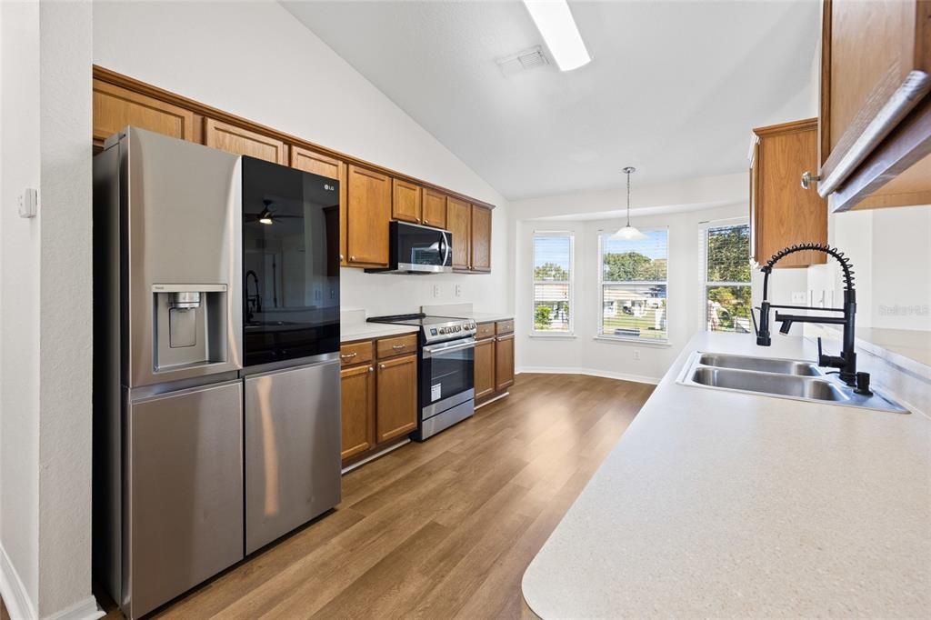 Active With Contract: $240,000 (3 beds, 2 baths, 1475 Square Feet)