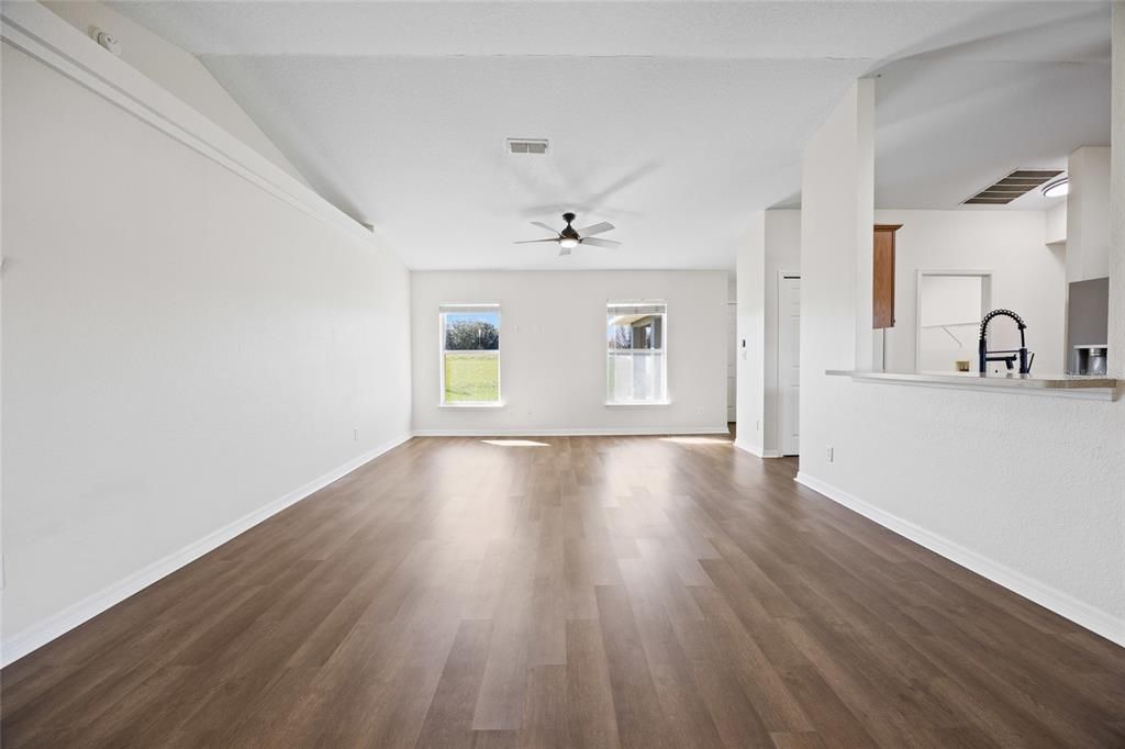 Active With Contract: $240,000 (3 beds, 2 baths, 1475 Square Feet)