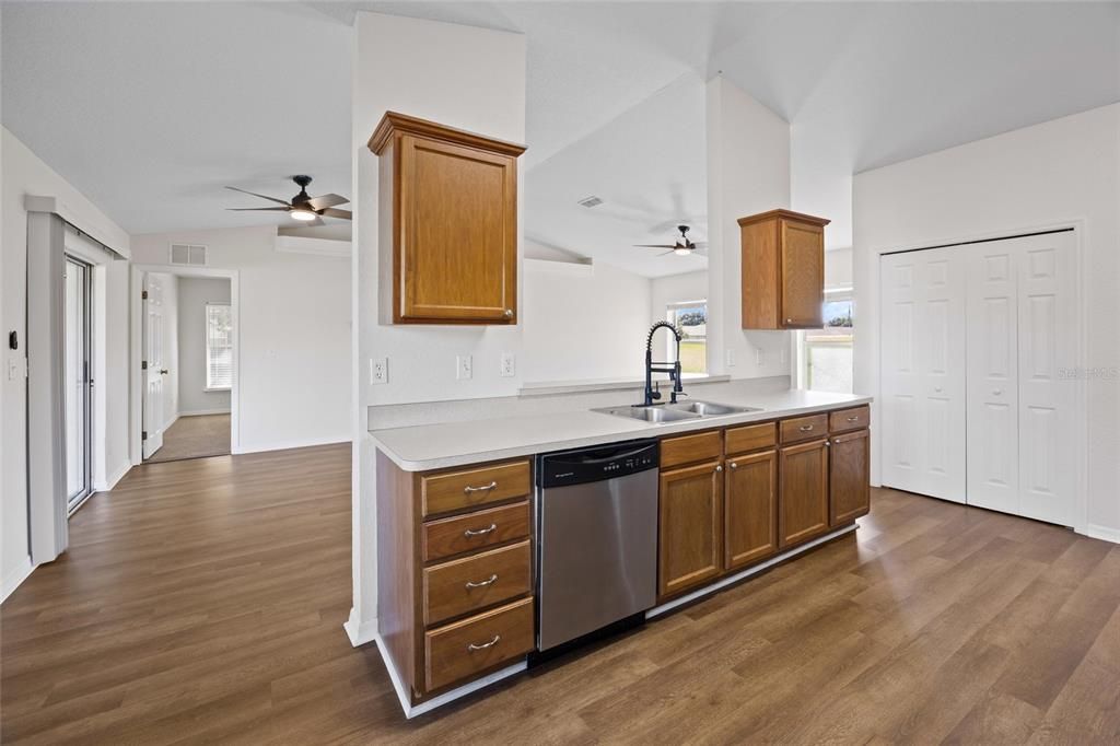 Active With Contract: $240,000 (3 beds, 2 baths, 1475 Square Feet)