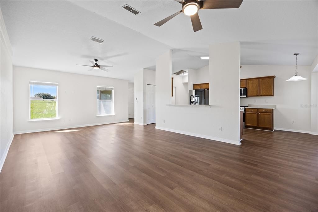 Active With Contract: $240,000 (3 beds, 2 baths, 1475 Square Feet)