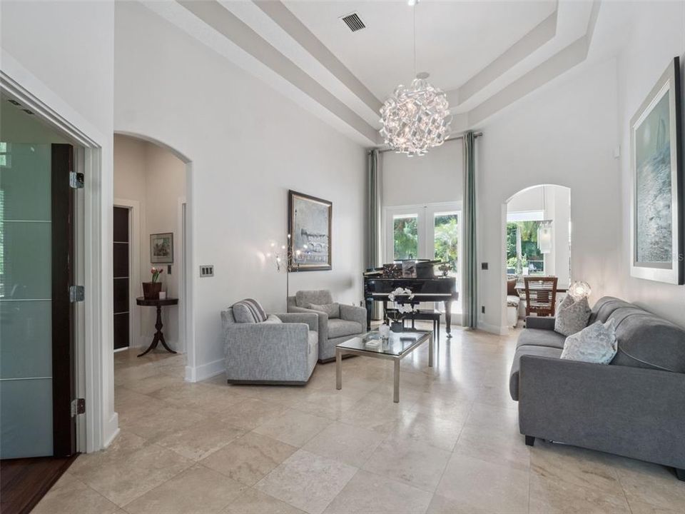 Под контрактом: $2,500,000 (6 спален, 6 ванн, 6000 Квадратных фут)