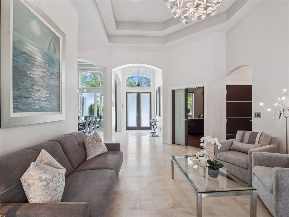 Под контрактом: $2,500,000 (6 спален, 6 ванн, 6000 Квадратных фут)