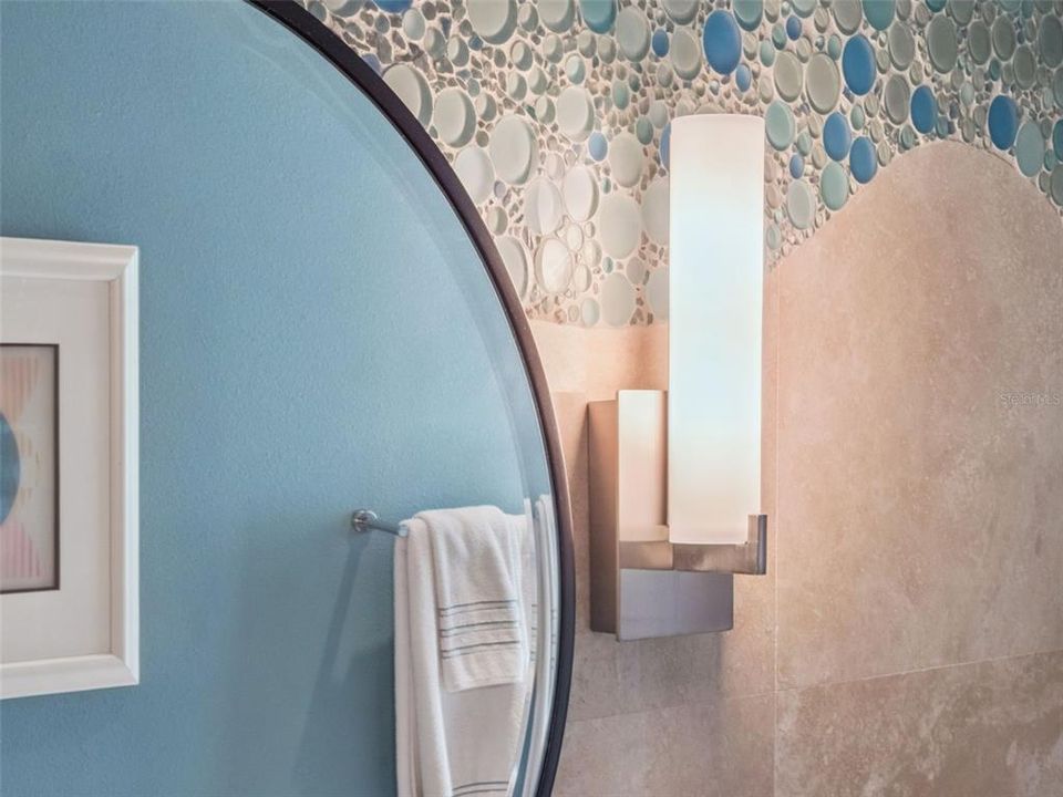 Под контрактом: $2,500,000 (6 спален, 6 ванн, 6000 Квадратных фут)