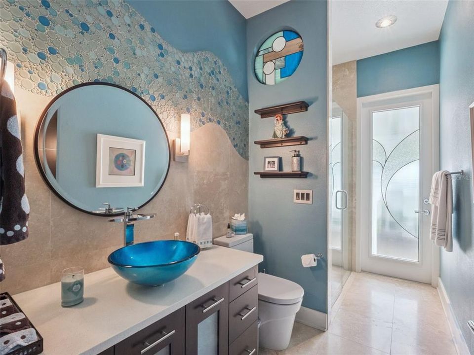 Под контрактом: $2,500,000 (6 спален, 6 ванн, 6000 Квадратных фут)