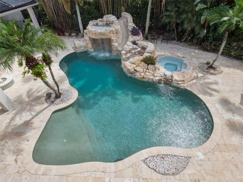 Под контрактом: $2,500,000 (6 спален, 6 ванн, 6000 Квадратных фут)