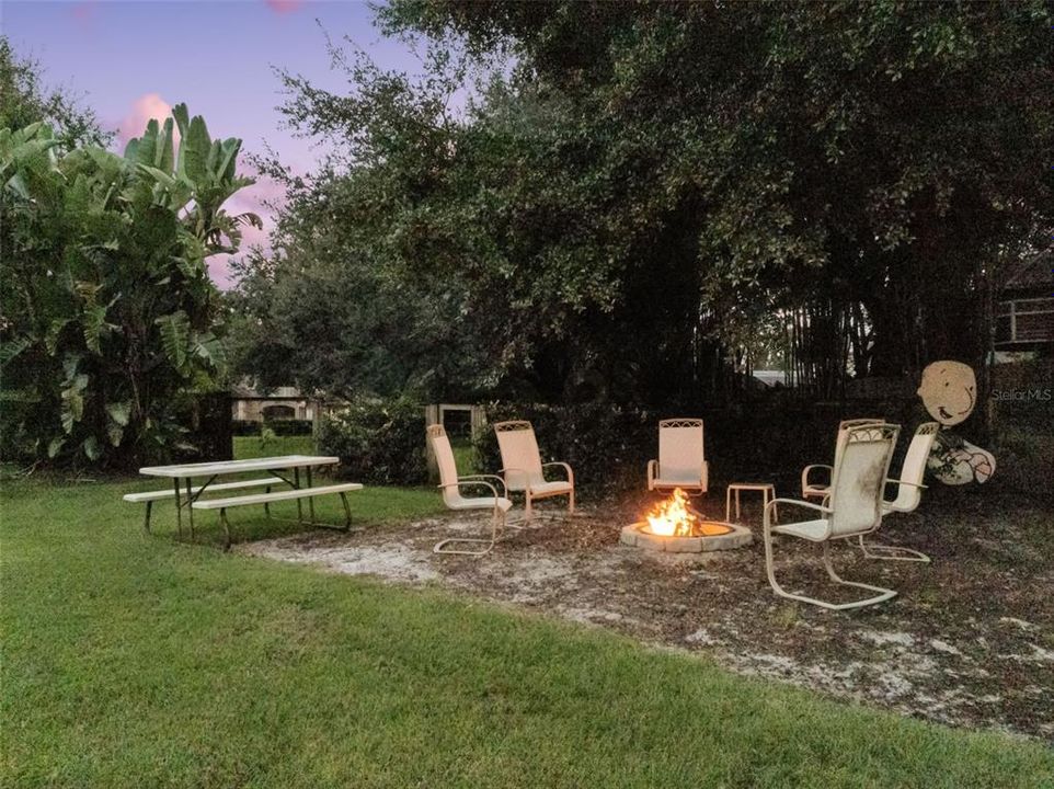 Под контрактом: $2,500,000 (6 спален, 6 ванн, 6000 Квадратных фут)