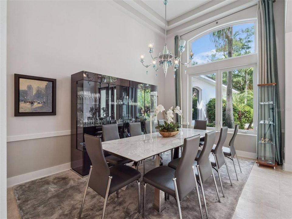 Под контрактом: $2,500,000 (6 спален, 6 ванн, 6000 Квадратных фут)