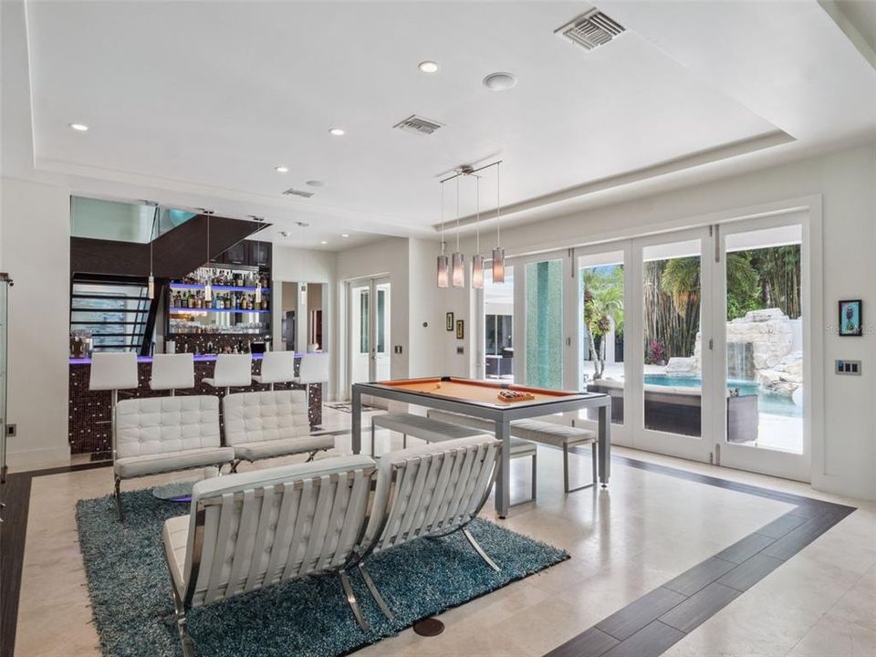 Под контрактом: $2,500,000 (6 спален, 6 ванн, 6000 Квадратных фут)