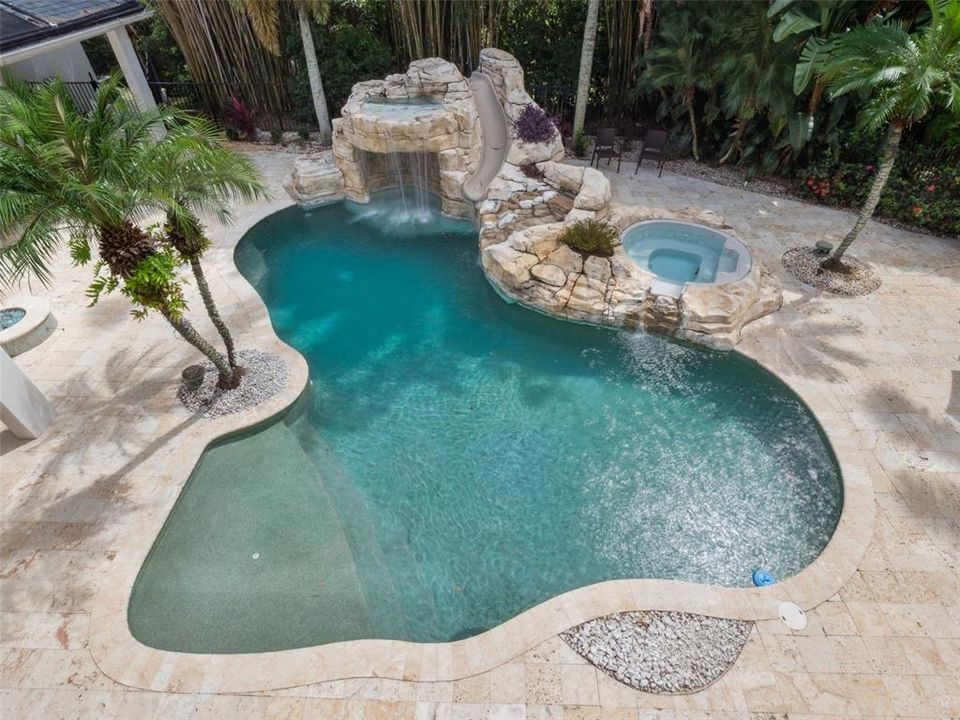 Под контрактом: $2,500,000 (6 спален, 6 ванн, 6000 Квадратных фут)