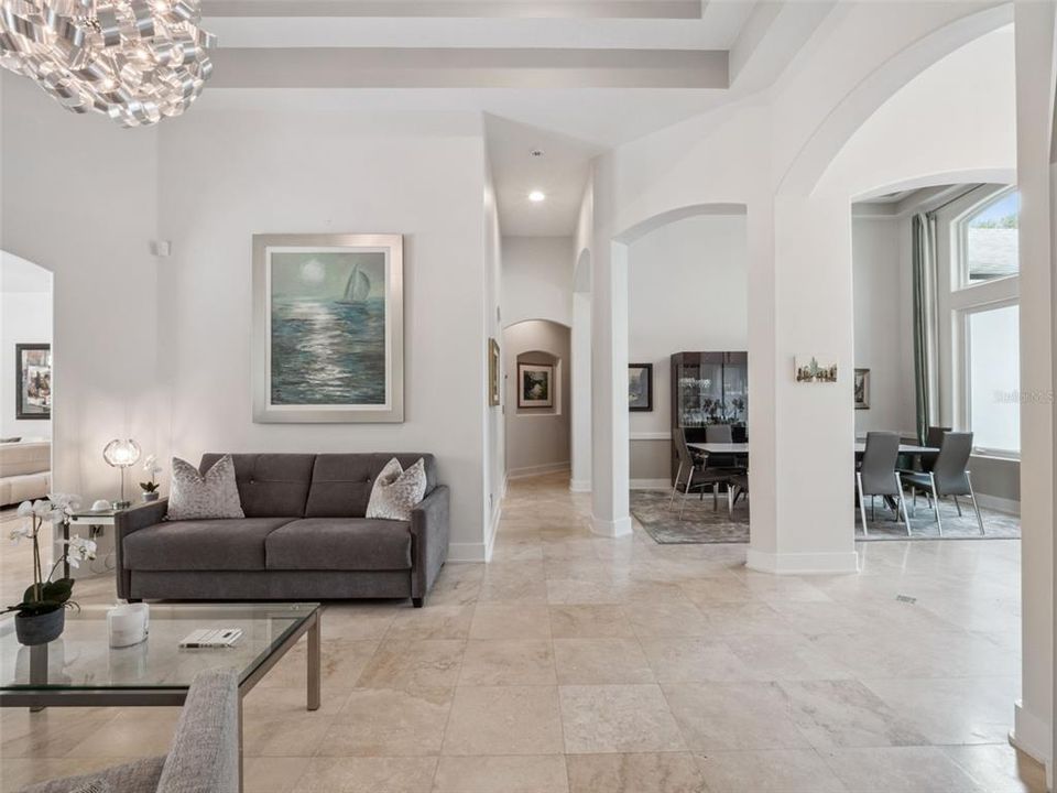 Под контрактом: $2,500,000 (6 спален, 6 ванн, 6000 Квадратных фут)