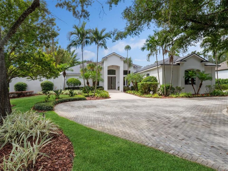 Под контрактом: $2,500,000 (6 спален, 6 ванн, 6000 Квадратных фут)