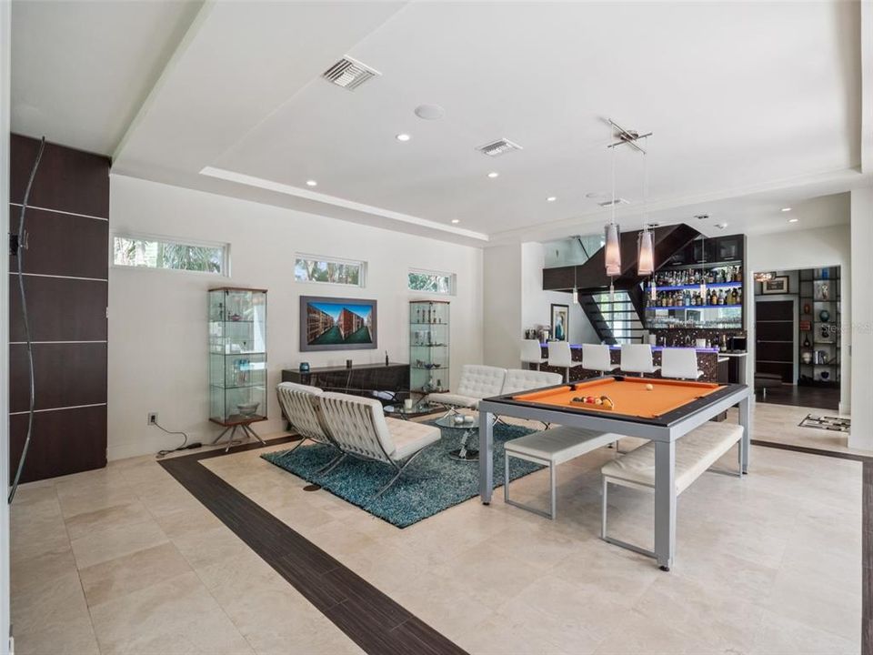 Под контрактом: $2,500,000 (6 спален, 6 ванн, 6000 Квадратных фут)