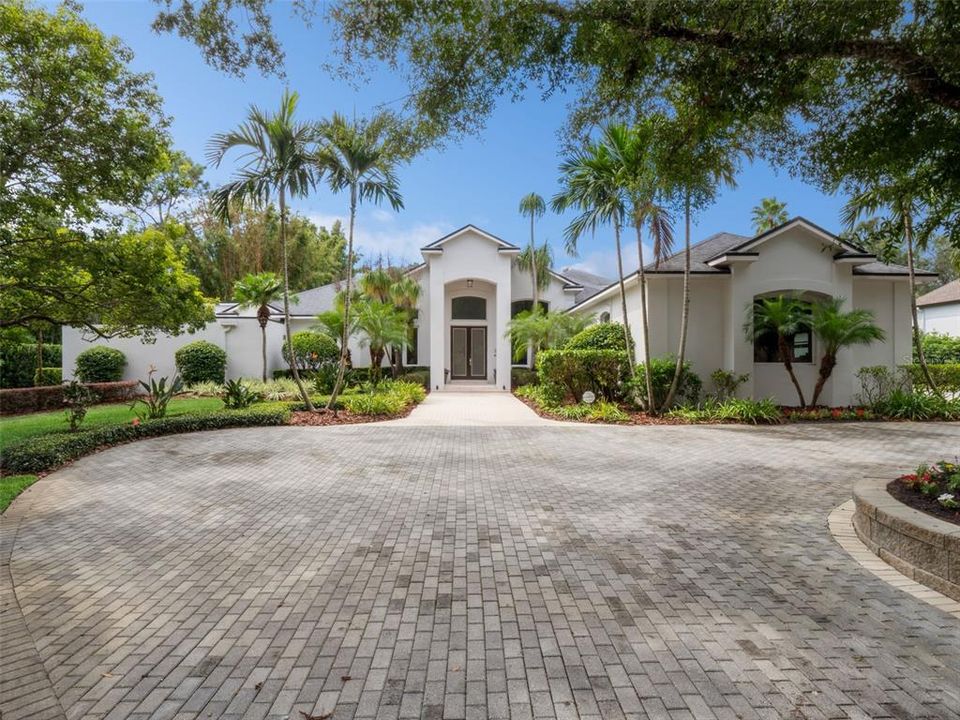 Под контрактом: $2,500,000 (6 спален, 6 ванн, 6000 Квадратных фут)