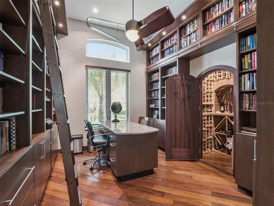 Под контрактом: $2,500,000 (6 спален, 6 ванн, 6000 Квадратных фут)