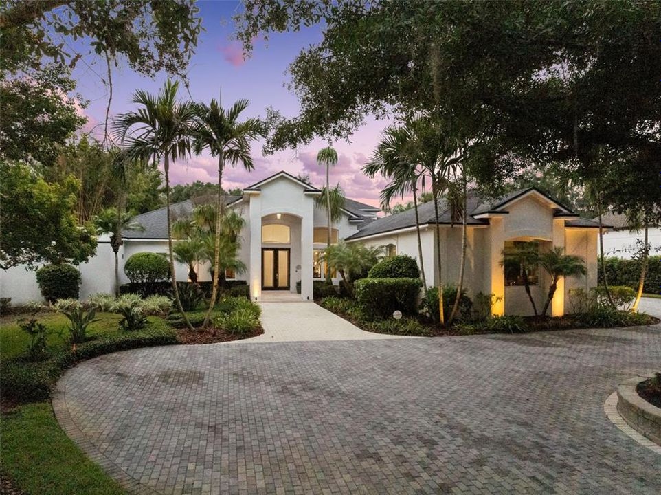 Под контрактом: $2,500,000 (6 спален, 6 ванн, 6000 Квадратных фут)