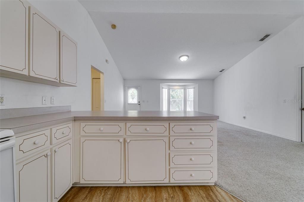 For Sale: $264,900 (3 beds, 2 baths, 1315 Square Feet)