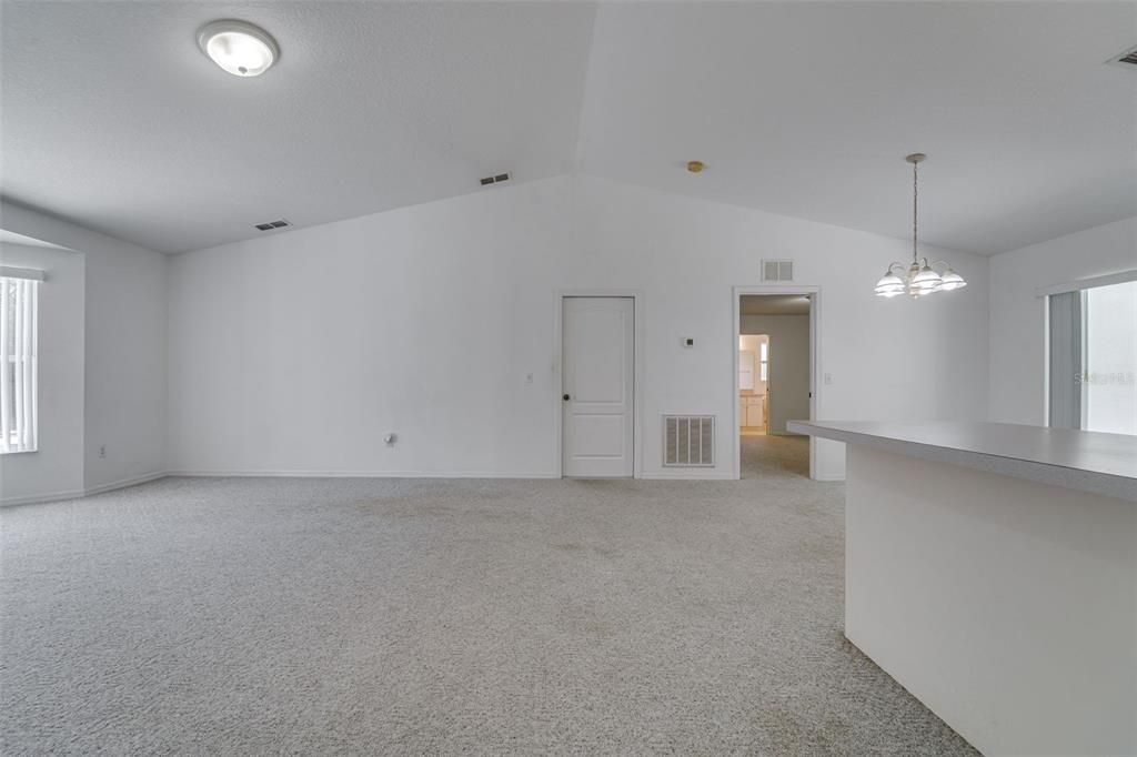 For Sale: $264,900 (3 beds, 2 baths, 1315 Square Feet)