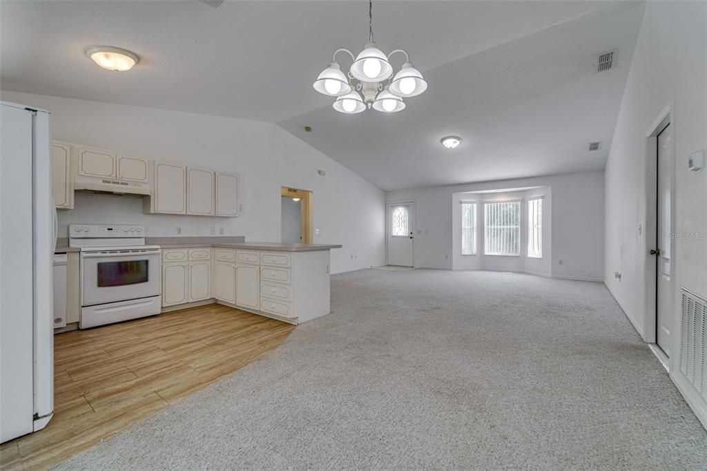 For Sale: $264,900 (3 beds, 2 baths, 1315 Square Feet)