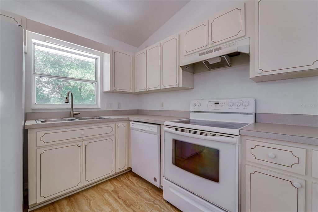 For Sale: $264,900 (3 beds, 2 baths, 1315 Square Feet)