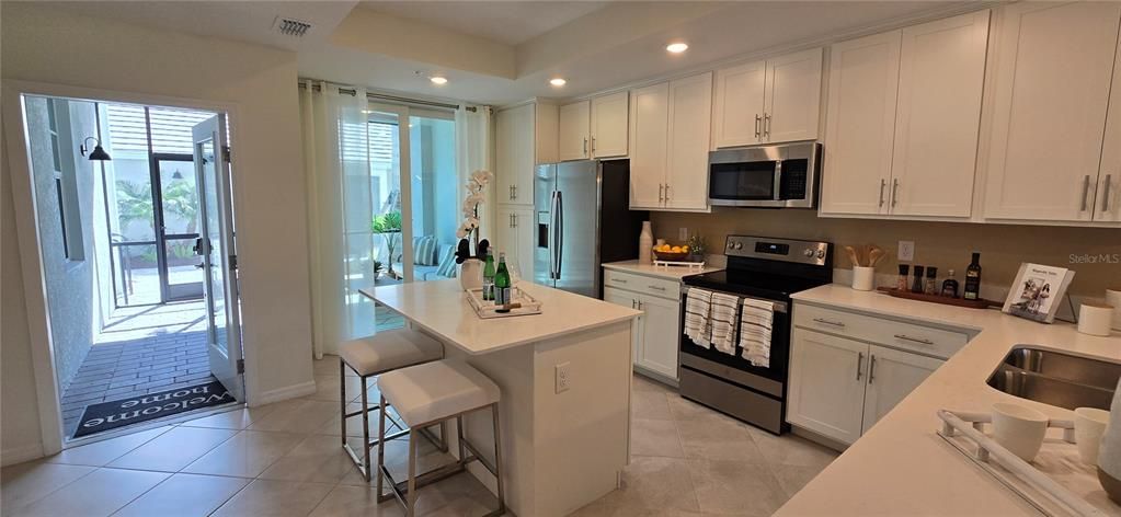 For Sale: $409,000 (2 beds, 2 baths, 1366 Square Feet)