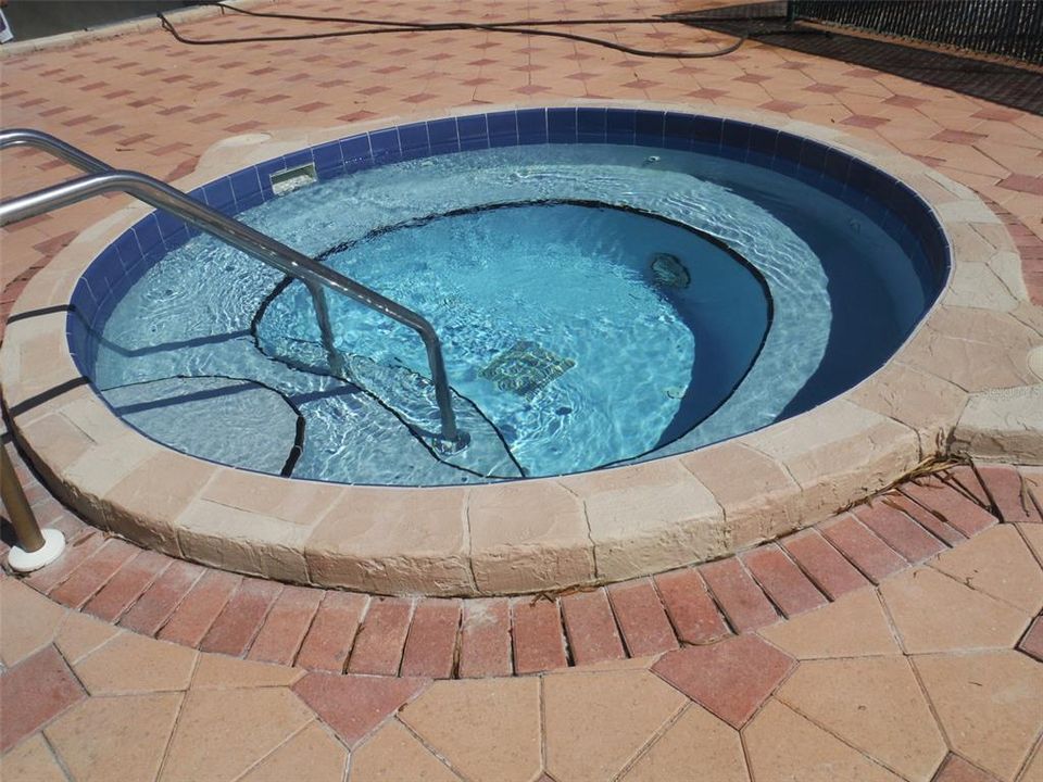 Под контрактом: $225,000 (2 спален, 2 ванн, 1056 Квадратных фут)