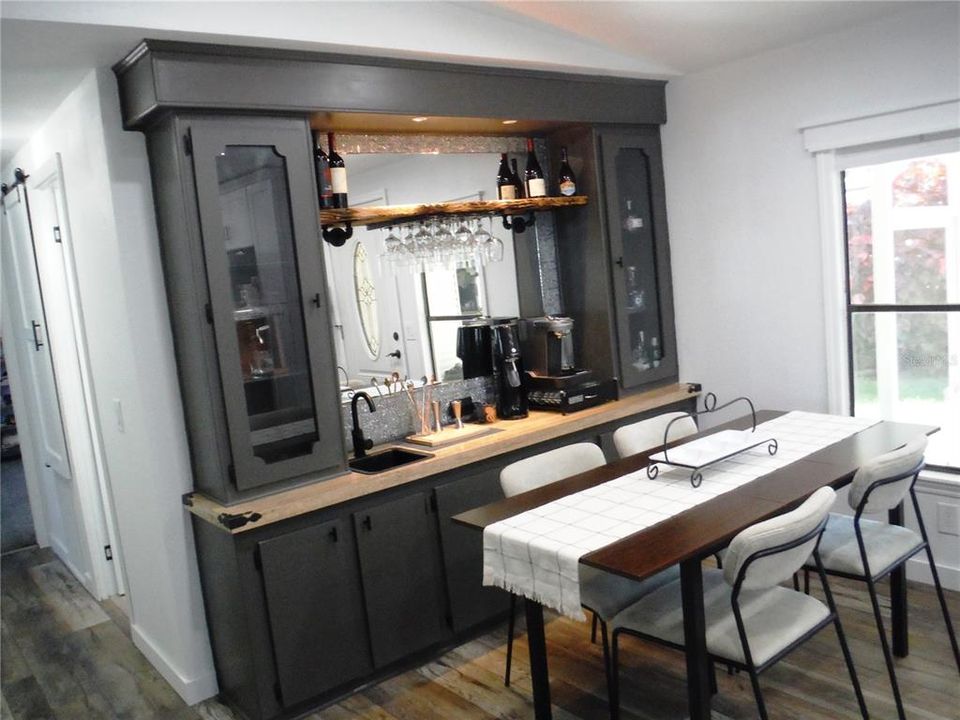 Под контрактом: $225,000 (2 спален, 2 ванн, 1056 Квадратных фут)