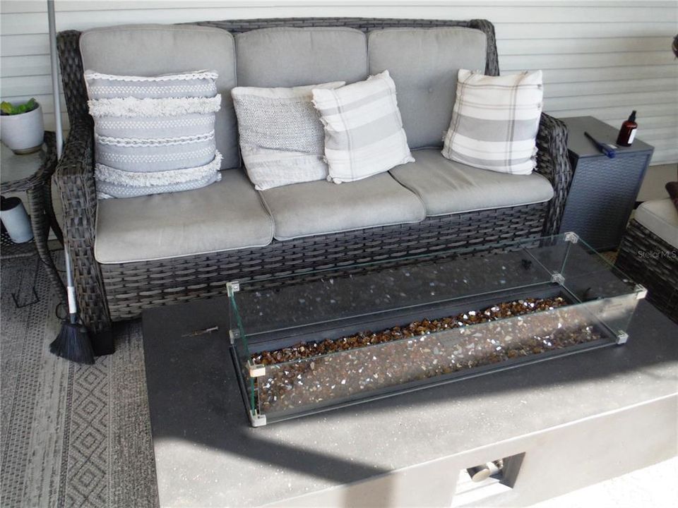 Под контрактом: $225,000 (2 спален, 2 ванн, 1056 Квадратных фут)