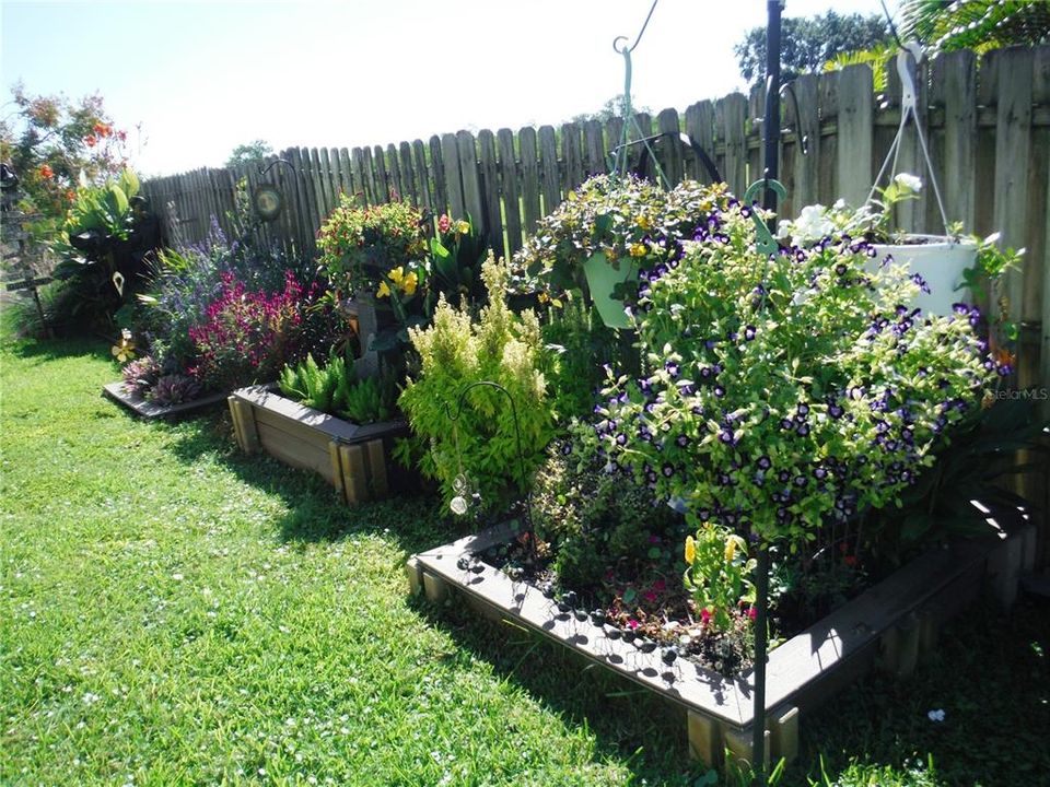 Под контрактом: $225,000 (2 спален, 2 ванн, 1056 Квадратных фут)