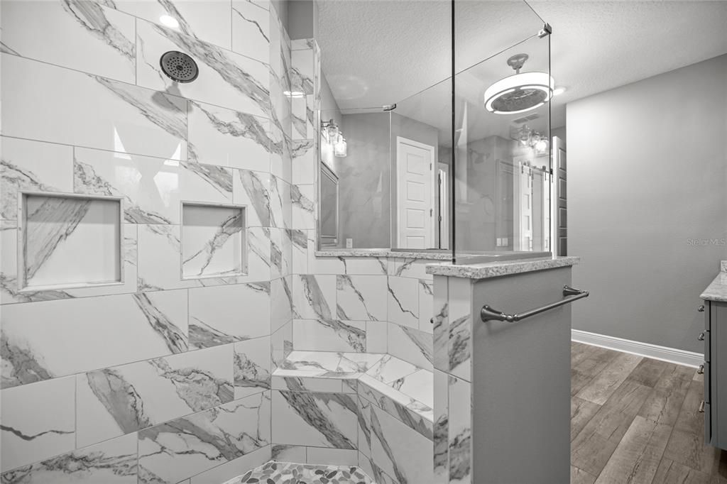 Activo con contrato: $649,900 (3 camas, 3 baños, 3371 Pies cuadrados)