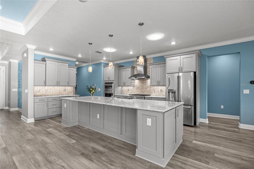 Activo con contrato: $649,900 (3 camas, 3 baños, 3371 Pies cuadrados)