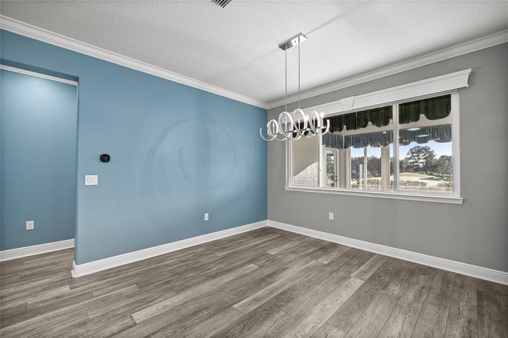 Activo con contrato: $649,900 (3 camas, 3 baños, 3371 Pies cuadrados)