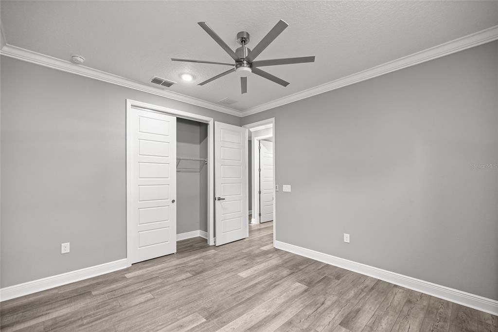 Activo con contrato: $649,900 (3 camas, 3 baños, 3371 Pies cuadrados)