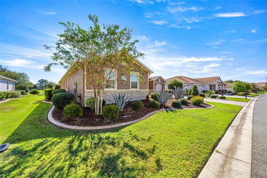 Activo con contrato: $649,900 (3 camas, 3 baños, 3371 Pies cuadrados)