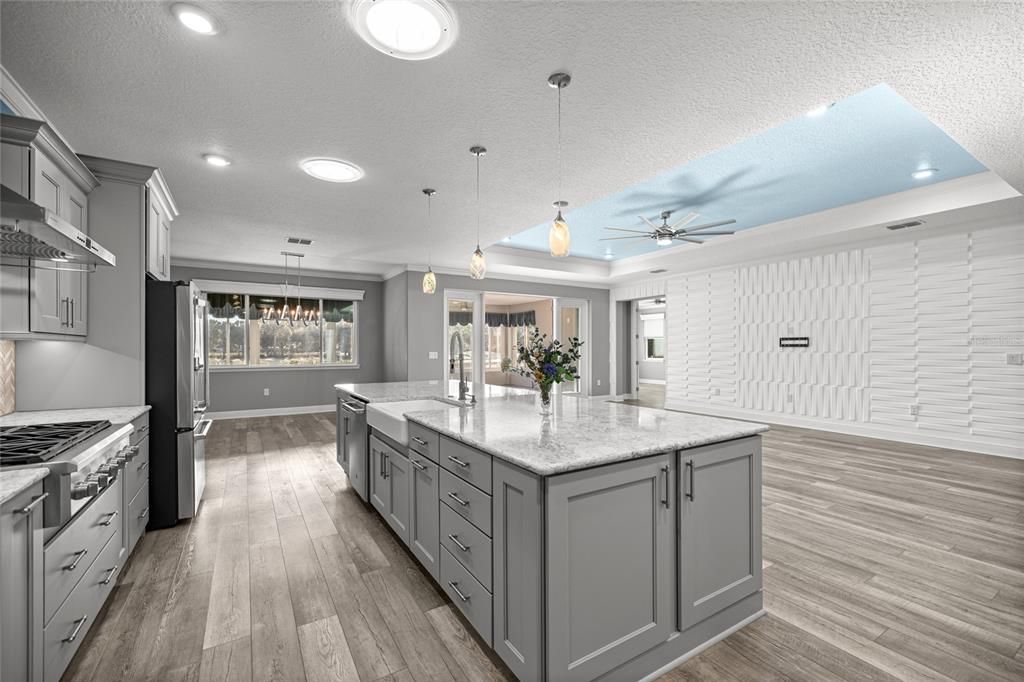 Activo con contrato: $649,900 (3 camas, 3 baños, 3371 Pies cuadrados)