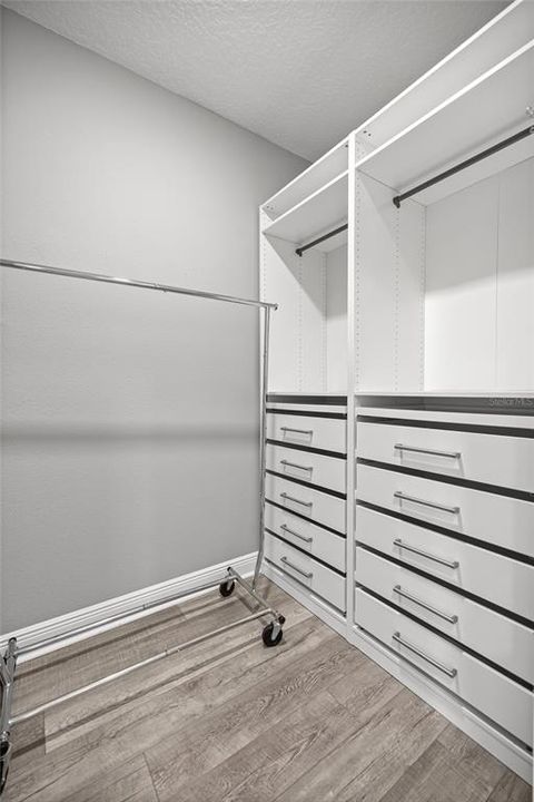 Activo con contrato: $649,900 (3 camas, 3 baños, 3371 Pies cuadrados)