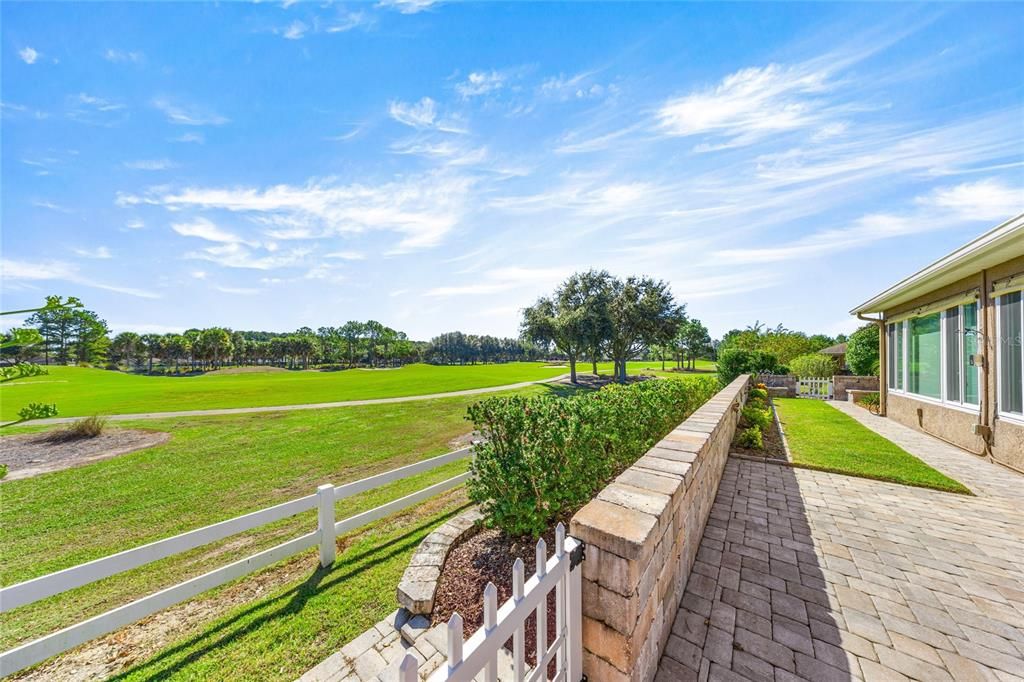 Activo con contrato: $649,900 (3 camas, 3 baños, 3371 Pies cuadrados)