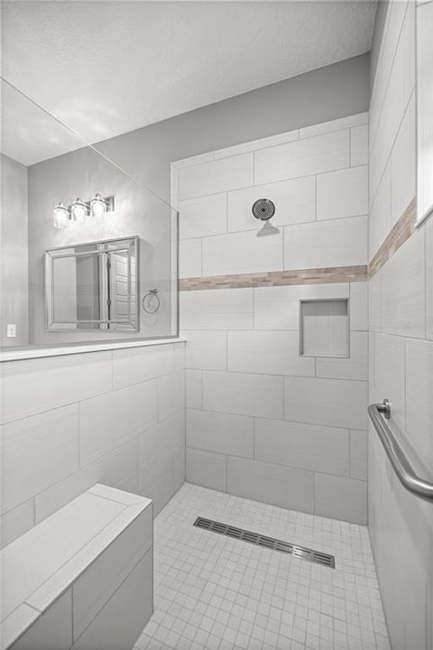 Activo con contrato: $649,900 (3 camas, 3 baños, 3371 Pies cuadrados)