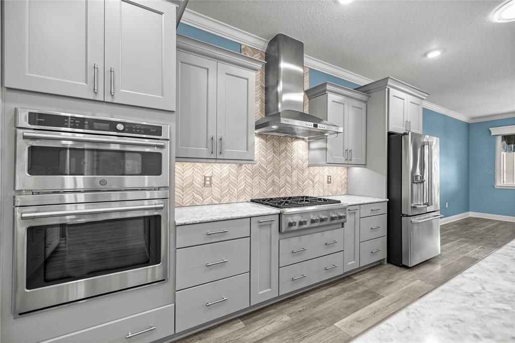 Activo con contrato: $649,900 (3 camas, 3 baños, 3371 Pies cuadrados)